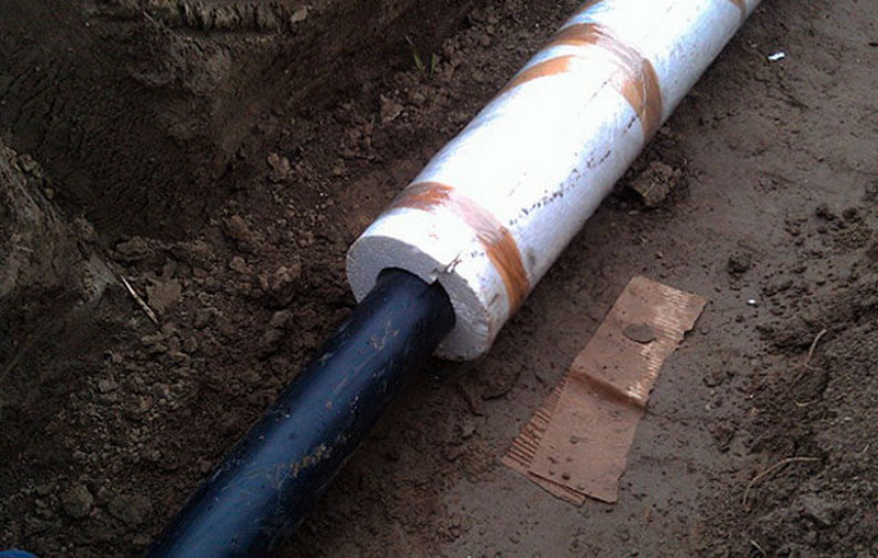 Nous choisissons un appareil de chauffage pour les tuyaux: lequel est le meilleur pour l'approvisionnement en eau et lequel est pour les égouts et le chauffage