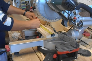 Cintre de sol en bois DIY : idées créatives + instructions de montage