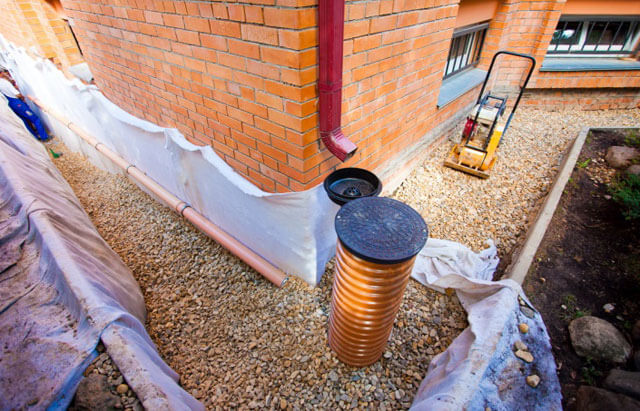 Comment faire un puits de drainage de vos propres mains et y apporter des tuyaux