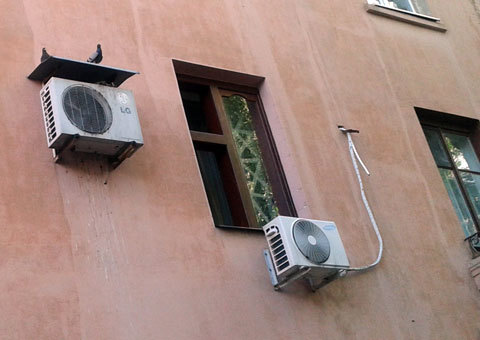 Auvent au-dessus de la porte de garage: comment faire un auvent de vos propres mains, instructions avec photo