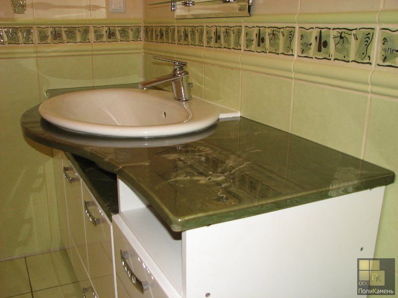 Comptoir à faire soi-même dans la salle de bain sous l'évier - instructions et vidéo