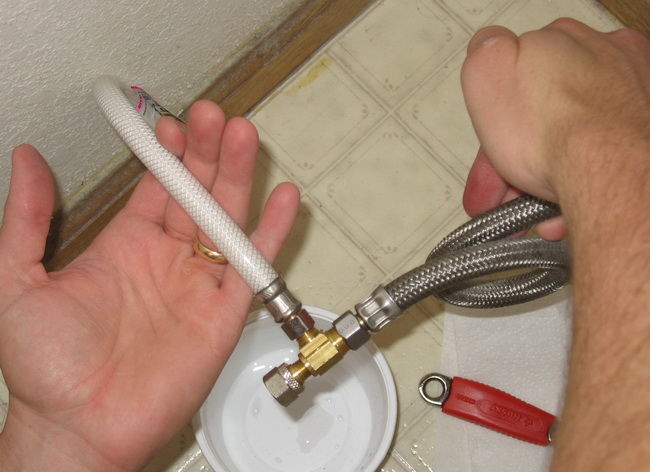 Installer un bidet de vos propres mains: les spécificités de l'installation et de la connexion aux communications