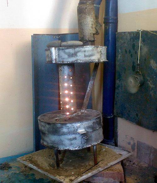 Poêle à ventre à faire soi-même pour une résidence d'été et un garage: instructions pour l'autoproduction