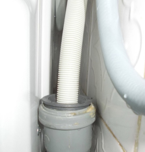 Comment raccorder une machine à laver à l'égout - un guide détaillé!