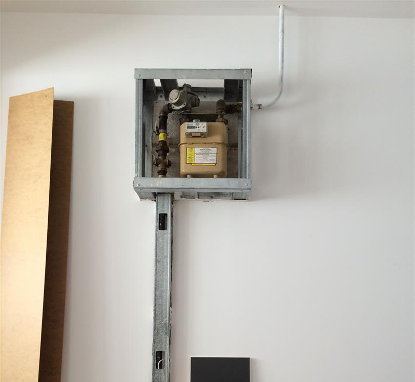 Comment cacher un tuyau de gaz dans la cuisine - différentes façons de se déguiser