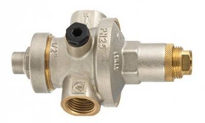 Installation et réglage du capteur de pression d'eau dans le système d'alimentation en eau