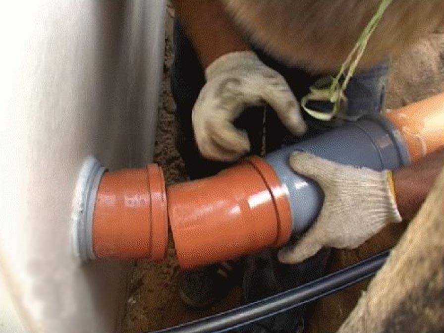 Installation à faire soi-même de tuyaux d'égout en fonte