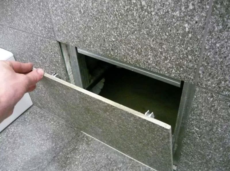 Choisir et installer un écran sous la baignoire de vos propres mains - comment tout faire de manière fonctionnelle et esthétique?