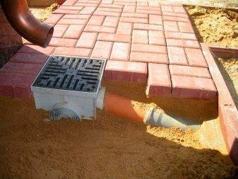 La pente du tuyau de drainage: calculs, normes et caractéristiques de l'installation du drainage sur une pente