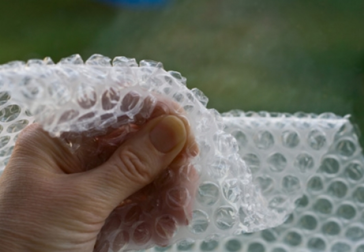 Comment choisir le bon film à bulles pour l'emballage ? caractéristiques et types de film à bulles