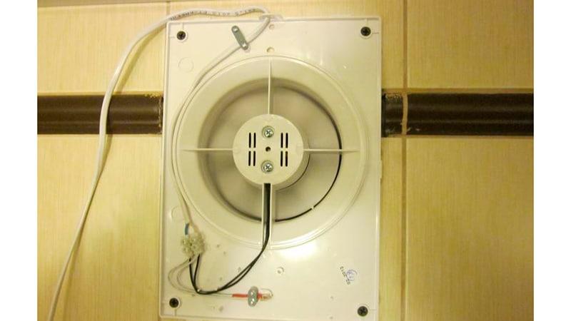 Ventilateur de faux plafond: caractéristiques de sélection et subtilités d'auto-installation