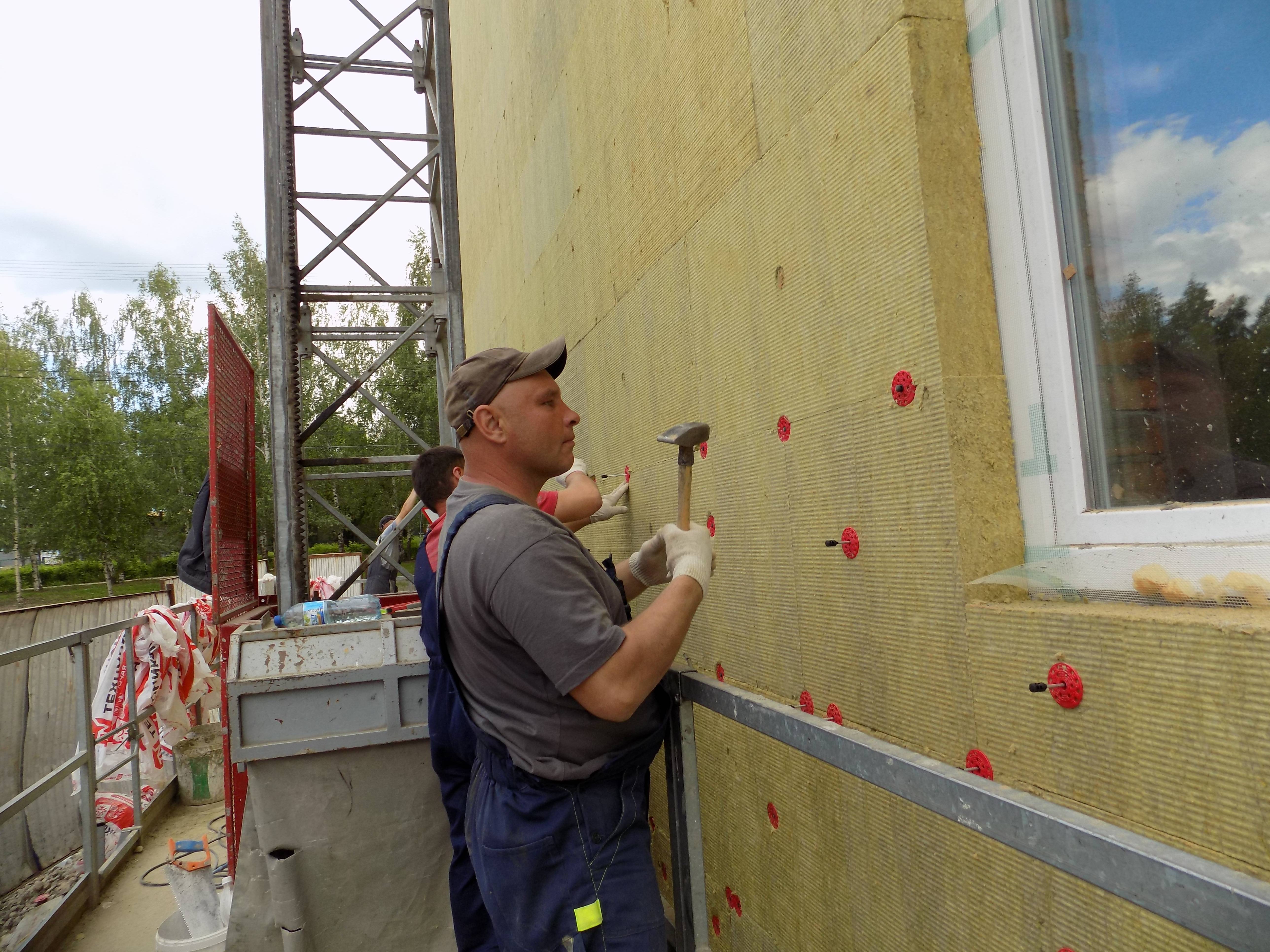Isolation des murs par l'extérieur : conseils pour choisir les matériaux et appliquer les bonnes technologies d'isolation thermique