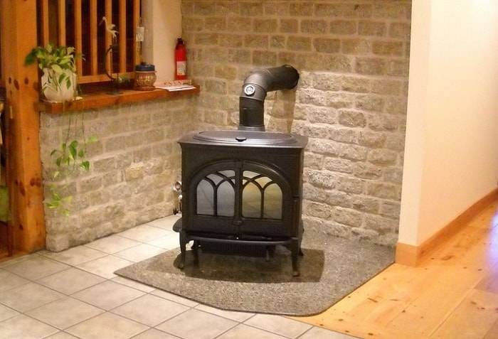 Fours-cheminées à combustion longue pour le chauffage d'une résidence d'été