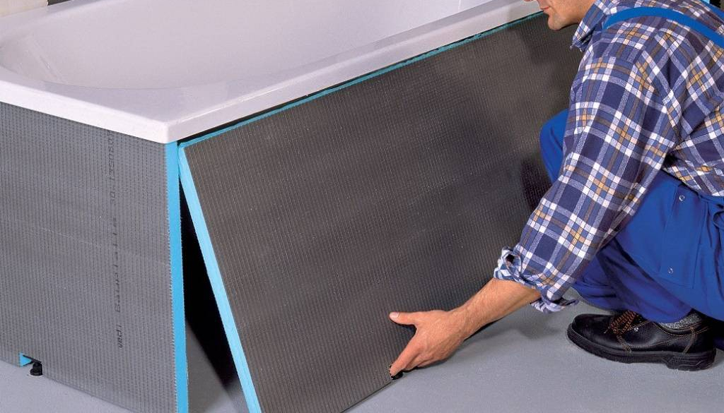 Comment faire un écran fonctionnel sous la salle de bain - schémas avec étagères