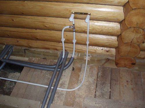 Comment organiser l'approvisionnement en eau d'été dans le pays: pose et organisation de l'approvisionnement en eau pour l'irrigation