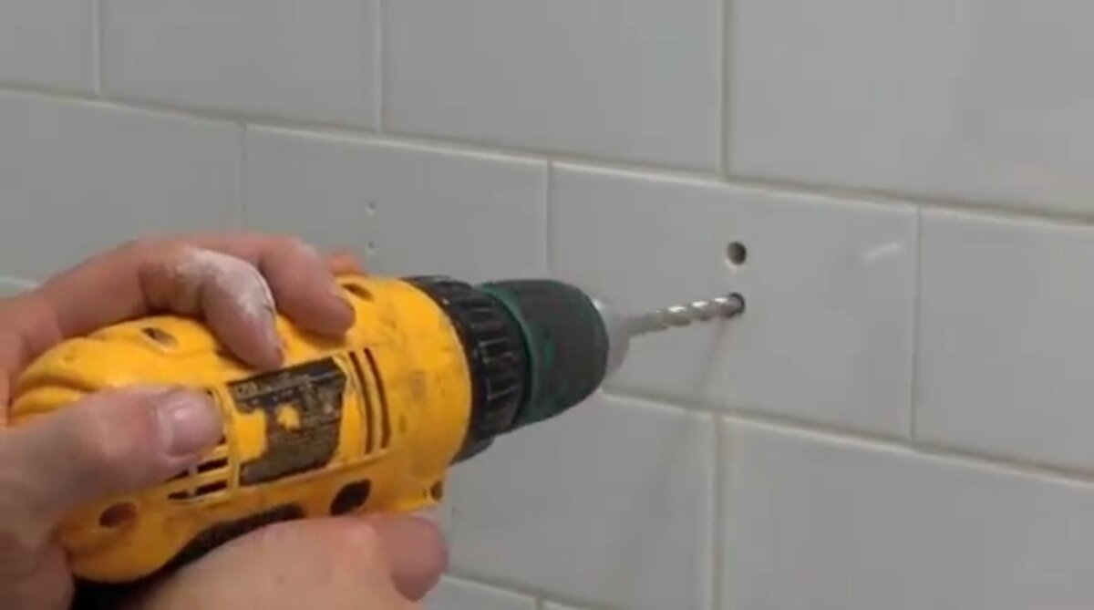 Comment percer un trou dans un carrelage