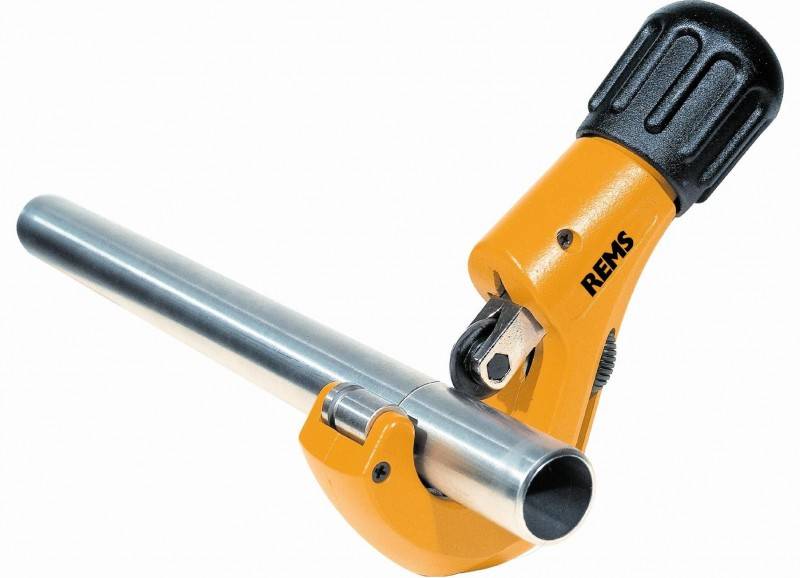 Coupe-tube pour tuyaux métal-plastique: types, lequel choisir et comment l'utiliser correctement