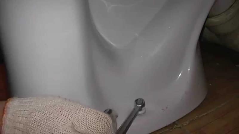 Installation de toilettes à faire soi-même: caractéristiques d'installation de cuvettes de toilettes de différentes conceptions