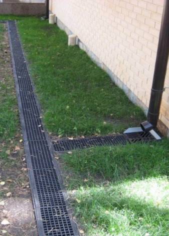 La pente du tuyau de drainage: calculs, normes et caractéristiques de l'installation du drainage sur une pente