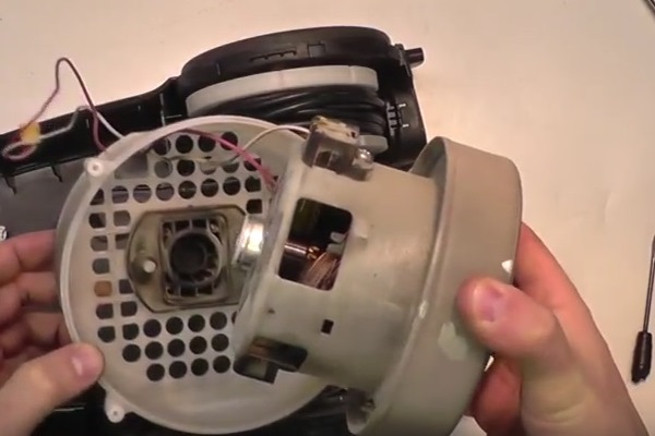 Réparation aspirateur Samsung à faire soi-même : pannes typiques + moyens de les réparer - point j