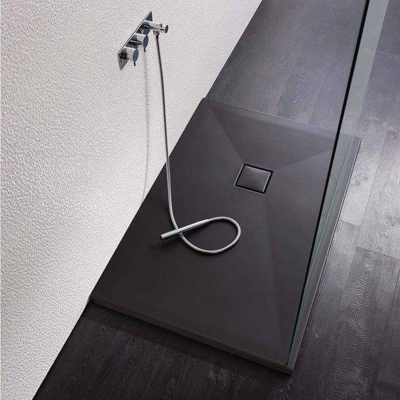 Salle de douche à faire soi-même pour une maison en bois