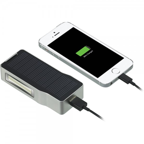 Batterie solaire pour charger une batterie de voiture - un aperçu. presse!