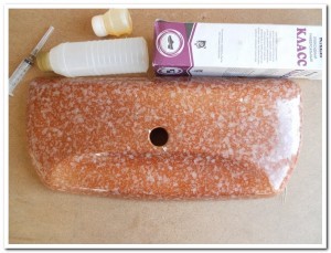 Comment coller une cuvette de toilette: instructions pour se débarrasser des fissures dans la plomberie