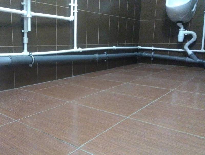 Quelle est la pente du tuyau d'égout est considérée comme optimale dans diverses situations