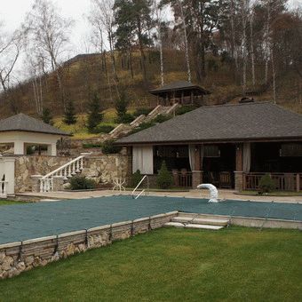 Comment préparer une piscine frame préfabriquée toutes saisons pour l'hiver ?