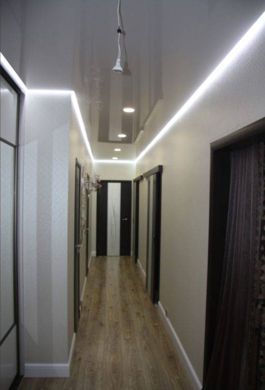 5 façons de sélectionner avec succès des meubles pour agrandir visuellement le couloir