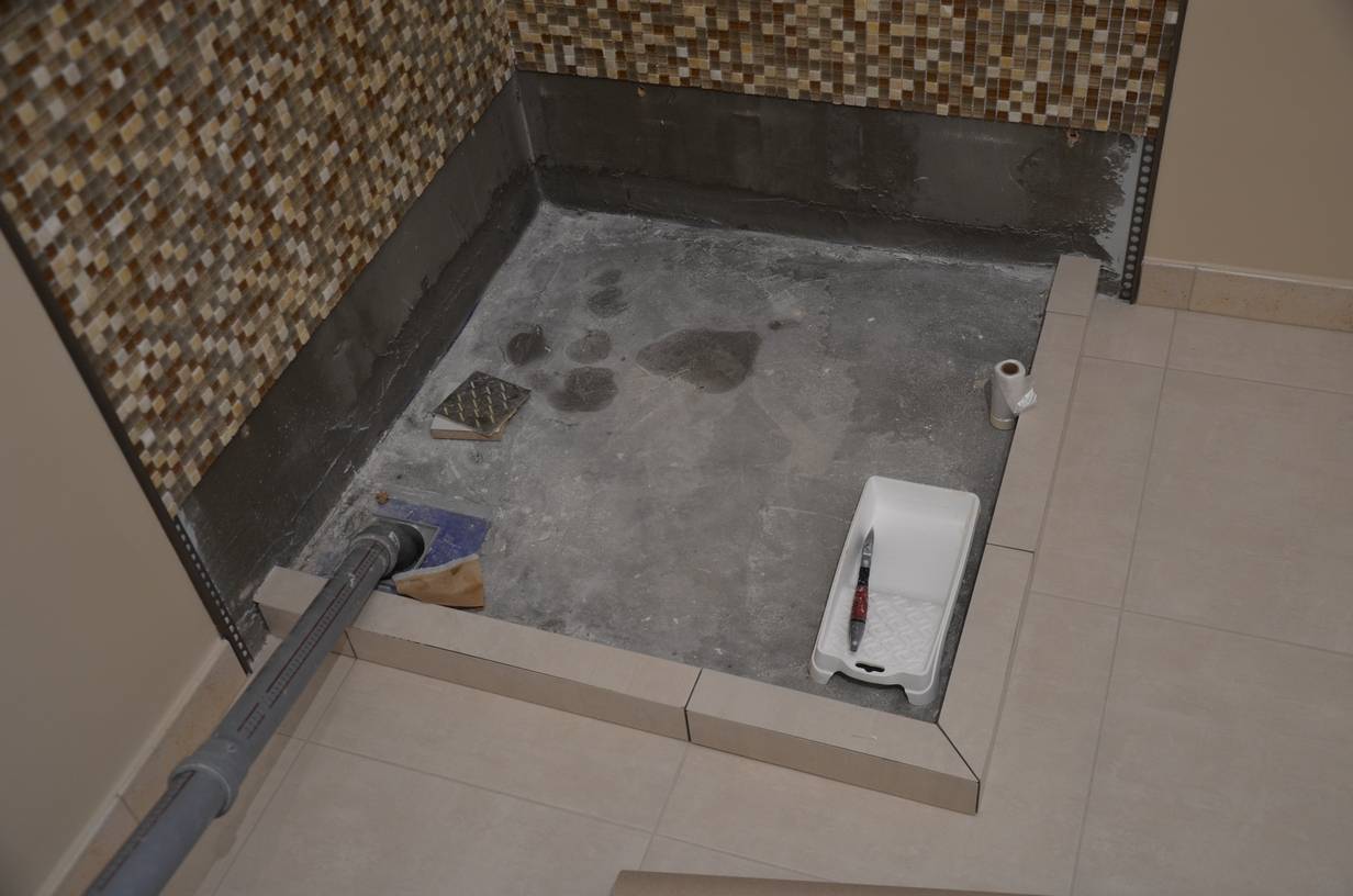 Cabine de douche sans palette au sol: dimensions optimales, comment la réaliser dans un appartement, technologie de construction, conception, projet