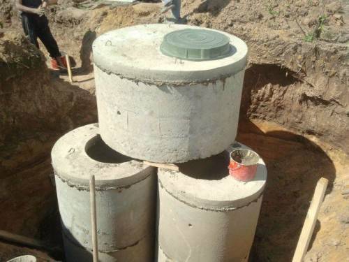 Fosse septique à faire soi-même à partir d'anneaux en béton: un guide de construction étape par étape