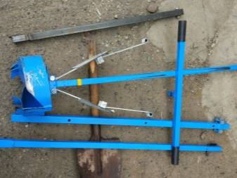 Perceuse à main maison pour forer un puits: conceptions en spirale et en cuillère