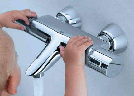 Mitigeur thermostatique pour bain et douche: appareil, principe de fonctionnement et règles de sélection