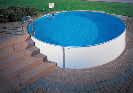 Comment faire une piscine dans le pays de vos propres mains: les meilleures options et master classes