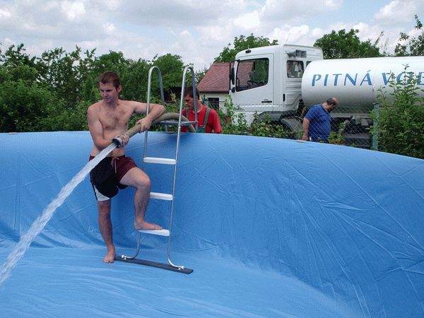 Construire une piscine fixe de vos propres mains