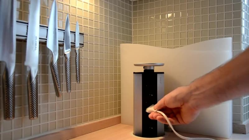 Comment les prises de comptoir rétractables sont disposées et comment les installer vous-même