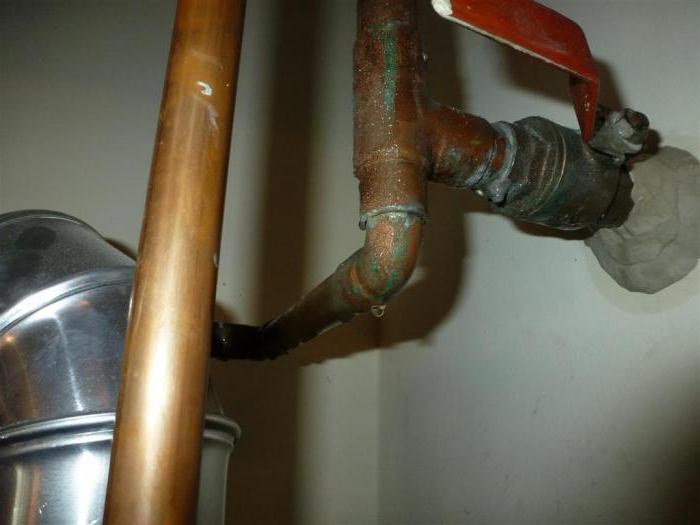 Pourquoi les tuyaux de l'appartement bourdonnent: déterminer les causes et analyser les moyens de résoudre le problème