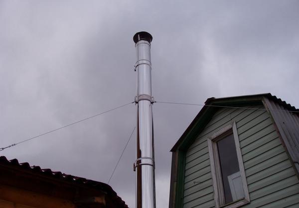 Cheminée pour chaufferie : calcul des dimensions et câblage de protection contre la foudre