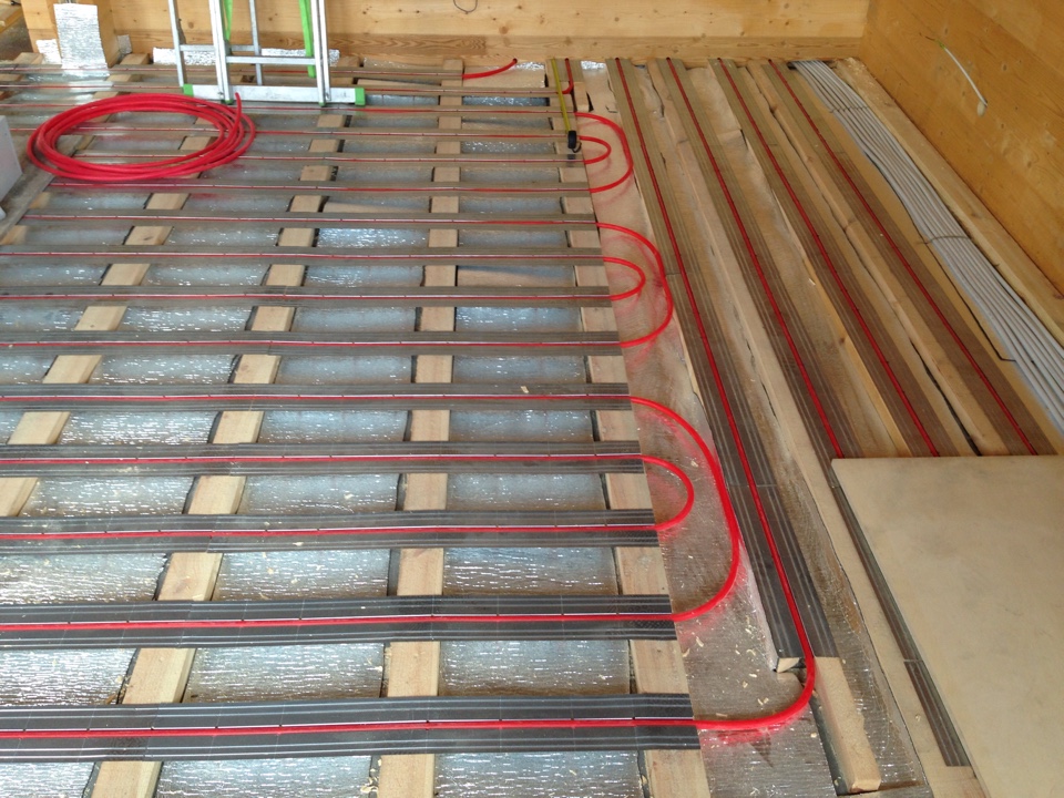 Comment faire un sol chaud sur une base en bois de vos propres mains