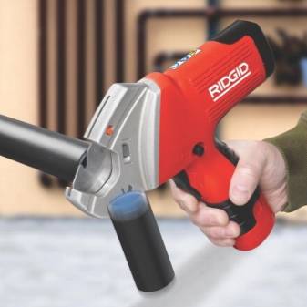 Coupe-tube pour tuyaux en cuivre: types, conseils de choix, règles et nuances d'utilisation