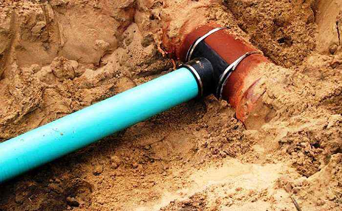 Un aperçu des nuances de la connexion d'une maison privée à un égout central