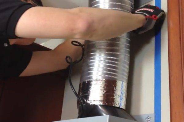 Hotte pour la cuisine avec un conduit d'air: comment aménager une hotte dans la cuisine avec et sans caisson