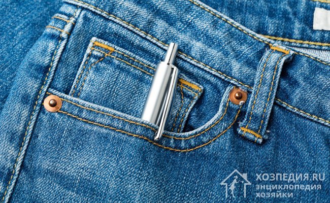 Comment éliminer facilement les marques de stylo des chemises à l'aide de la laque pour cheveux