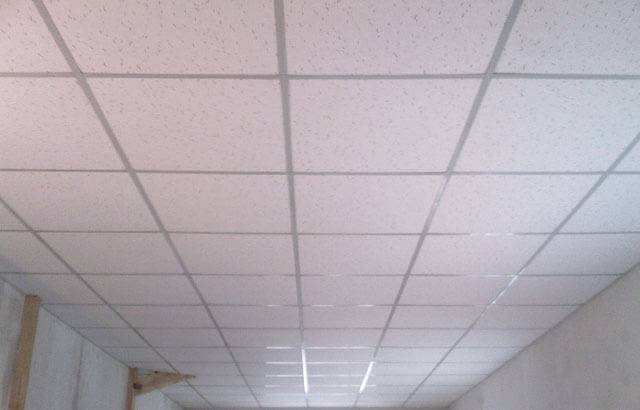 Plafond suspendu comment faire: instructions de travail + calcul des matériaux nécessaires