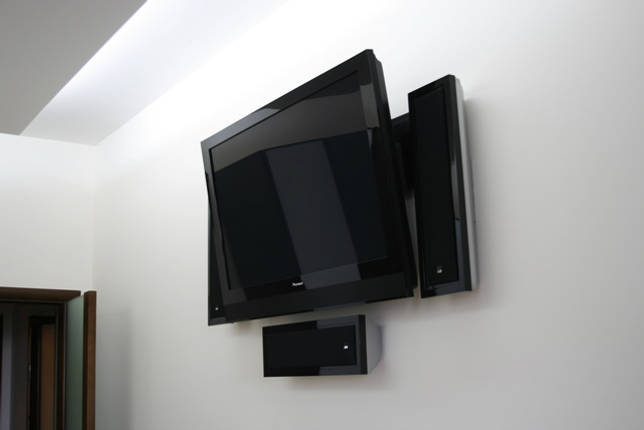 Comment faire un support TV de vos propres mains: options maison populaires