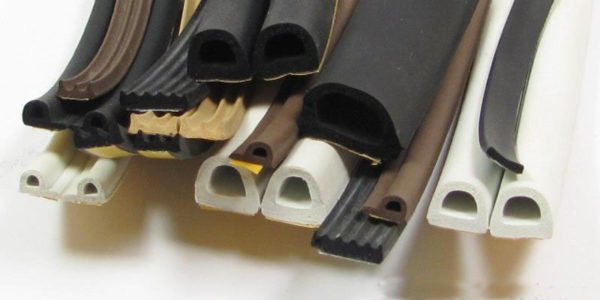 Isolation efficace d'une porte en bois en 3 étapes