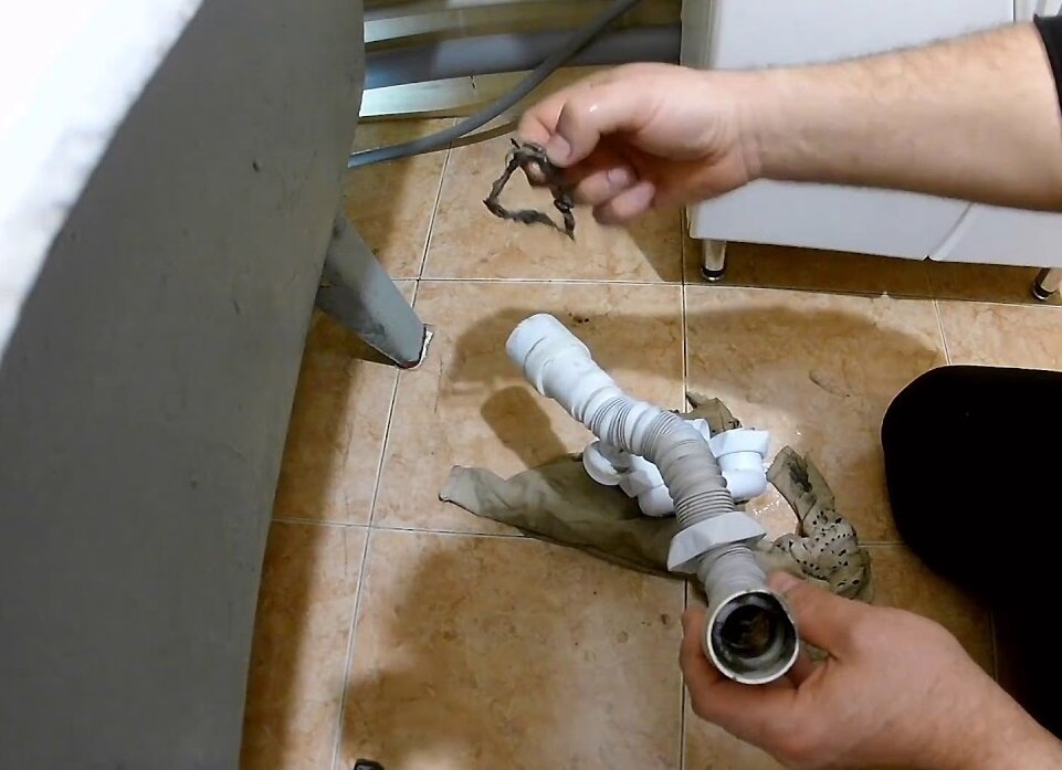 Comment éliminer un blocage dans le bain - tout sur les égouts