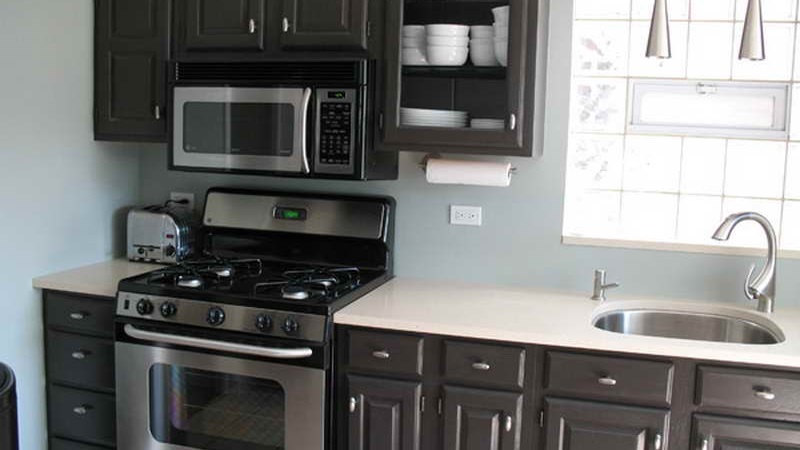 Comment accrocher un micro-ondes au mur : choisir le bon endroit