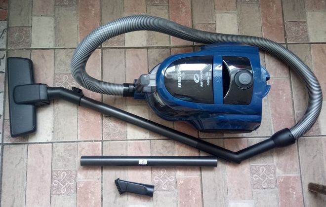 Test de l'aspirateur Samsung SC4520 : l'assistant parfait pour donner - simple, puissant et pas cher